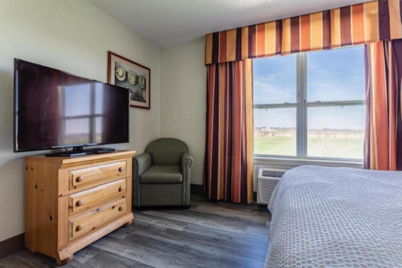 Lancaster Inn & Suites Манхейм Экстерьер фото