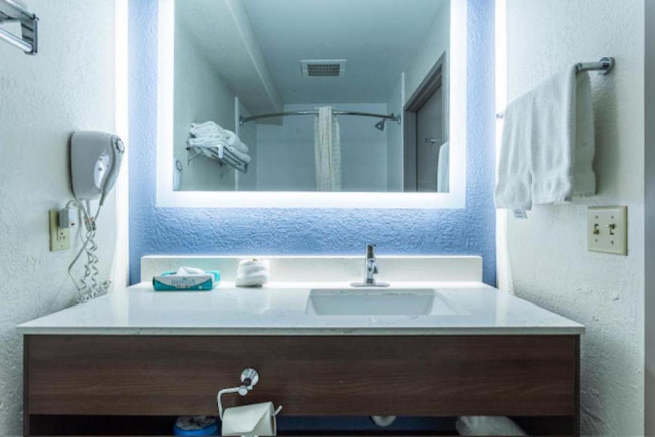 Lancaster Inn & Suites Манхейм Экстерьер фото