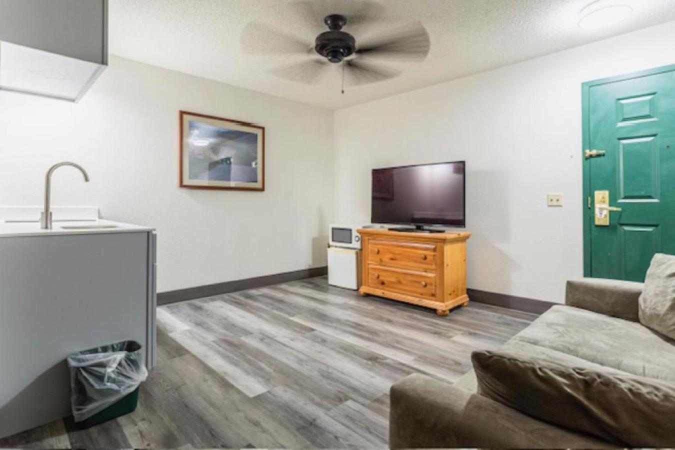 Lancaster Inn & Suites Манхейм Экстерьер фото