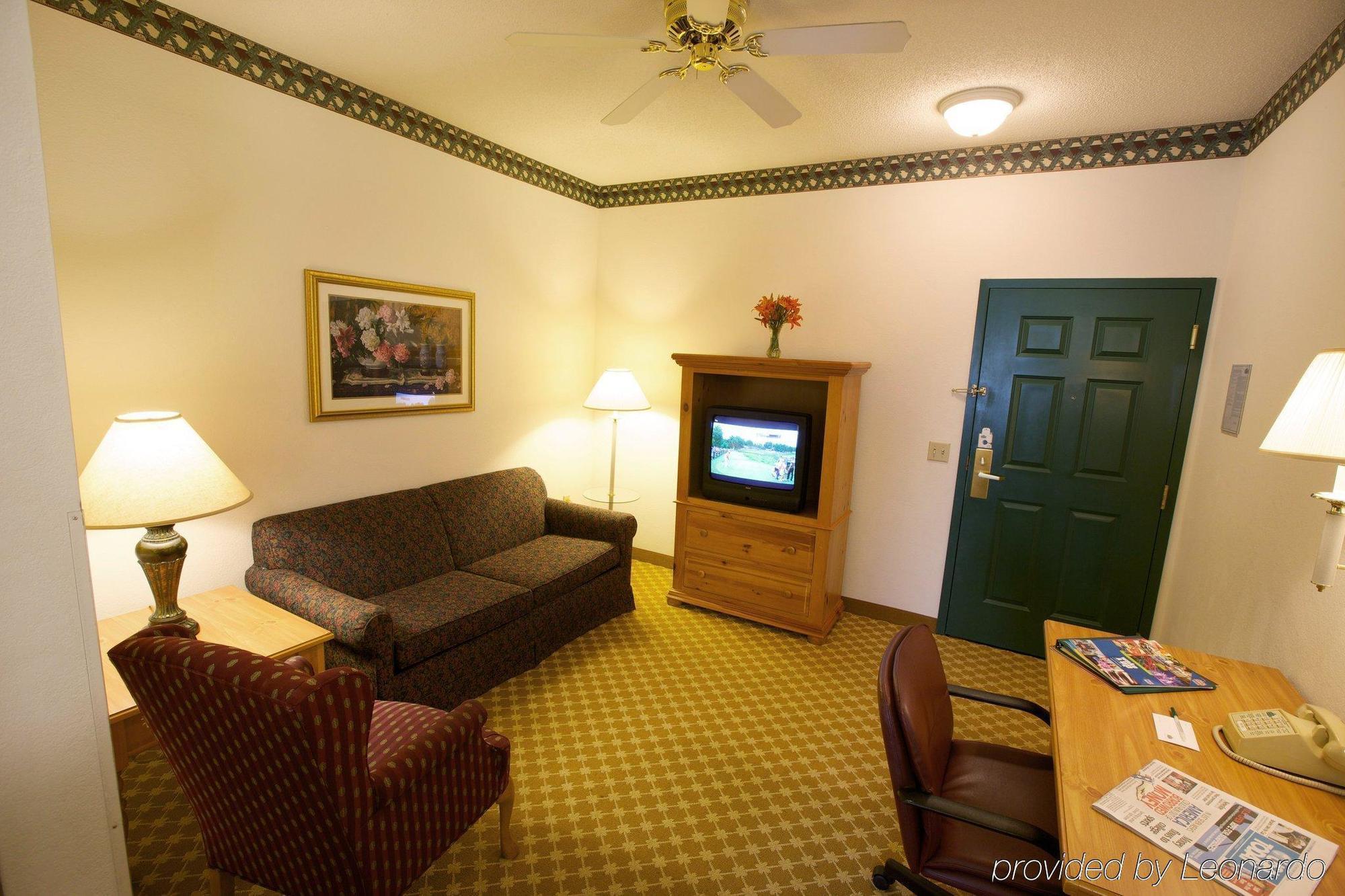Lancaster Inn & Suites Манхейм Экстерьер фото