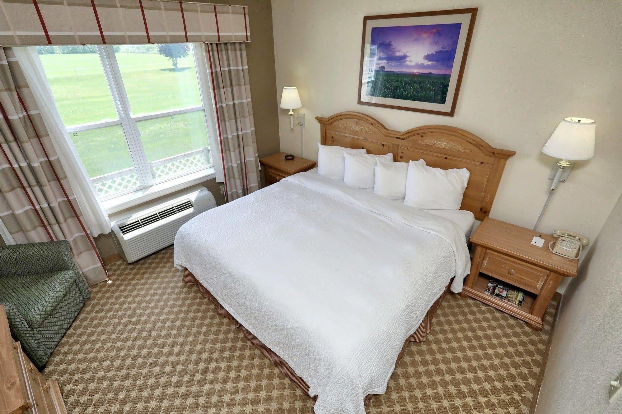 Lancaster Inn & Suites Манхейм Экстерьер фото